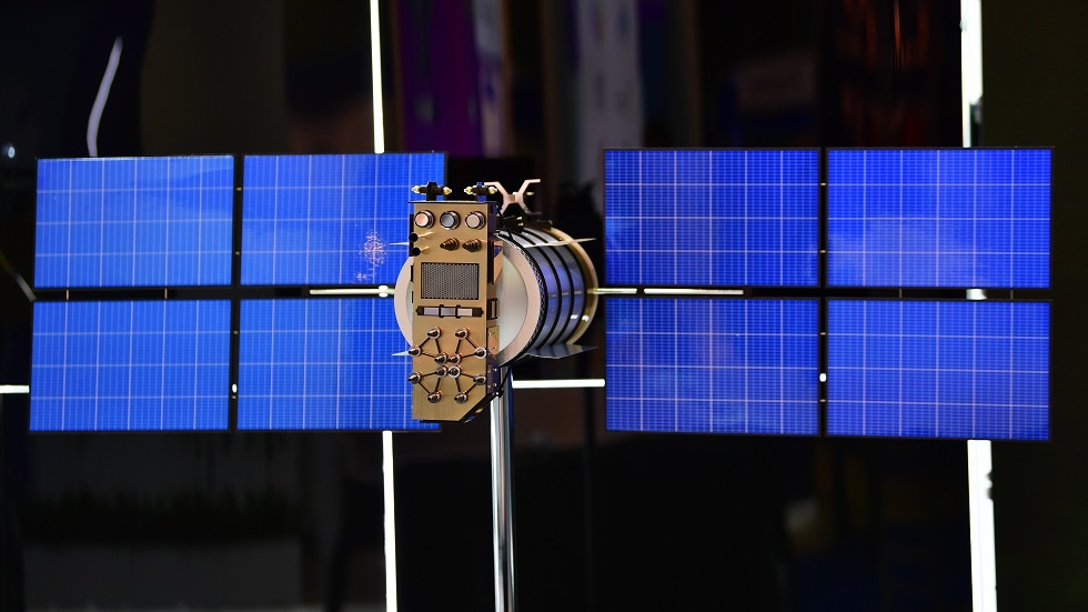 نموذج لقمر صناعي روسي