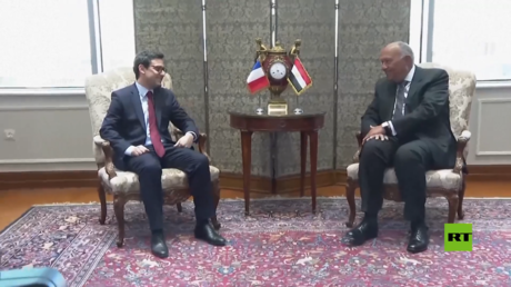 وزير الخارجية المصري يستقبل نظيره الفرنسي في العاصمة الإدارية الجديدة بمصر