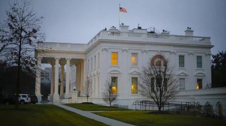البيت الأبيض يعلق على مقابلة المذيع الأمريكي الشهير تاكر كارلسون مع الرئيس الروسي