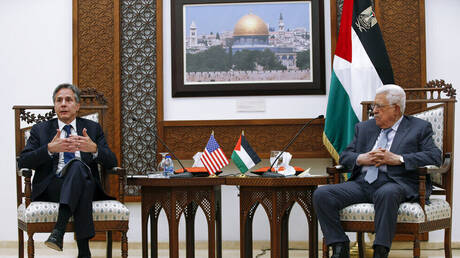 الرئيس الفلسطيني يلتقي وزير الخارجية الأمريكي في رام الله