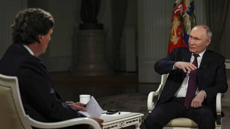 سياسي فرنسي: مقابلة  كارلسون مع بوتين ستغير الرأي العام الغربي