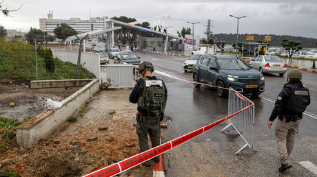 فيديوهات توثق سقوط صاروخ عند مدخل مركز طبي في صفد شمالي إسرائيل (فيديوهات)