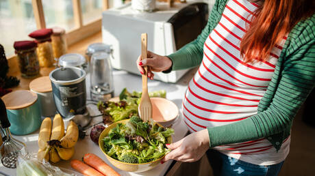 كيف يؤثر النظام الغذائي قبل وفي أثناء الحمل على الطفل؟