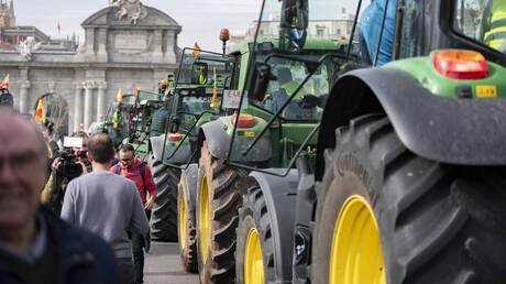 رئيس حكومة سلوفاكيا يؤيد فرض حظر على استيراد منتجات زراعية من أوكرانيا