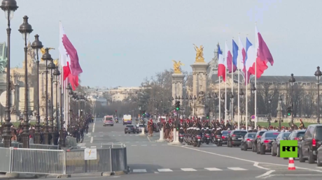 استقبال حافل لأمير قطر في باريس