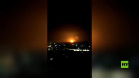 عدسة آر تي ترصد انفجارات في سماء دمشق