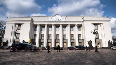 مكتب رئيس أوكرانيا يمنع سفر برلمانيين إلى الولايات المتحدة