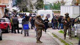 إعلام تركي ينشر أول صورة لمحتجز الرهائن في تركيا