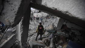 مقتل فنان فلسطيني شهير وعدد من أفراد أسرته بقصف إسرائيلي وسط غزة (صورة)
