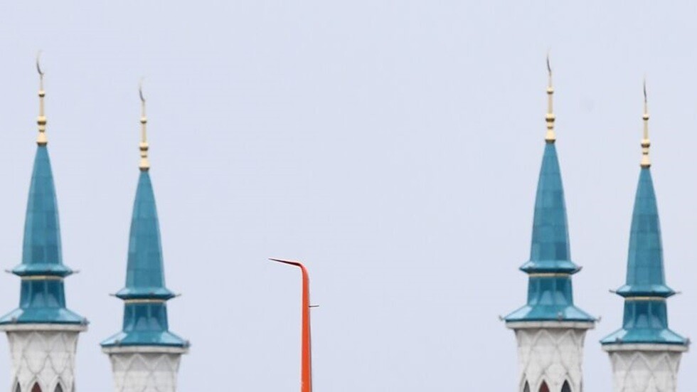 بعد الإمام المحجوبي.. عالم دين تونسي آخر يغادر فرنسا بسبب التهديد