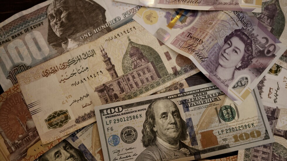 مسؤول مصري يتوقع مفاجأة مدوية لسعر الجنيه في السوق الموازية
