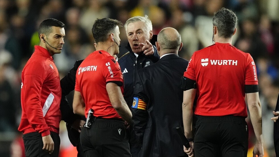 الصحافة المدريدية تفتح النار على حكم مباراة فالنسيا وريال مدريد.. وتكشف العقوبة المتوقعة