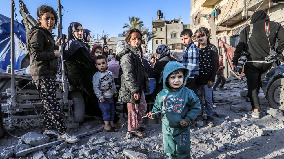 بالفيديو.. ممثل هوليوودي شهير يسلط الضوء على 5 احتياجات عاجلة لأطفال غزة