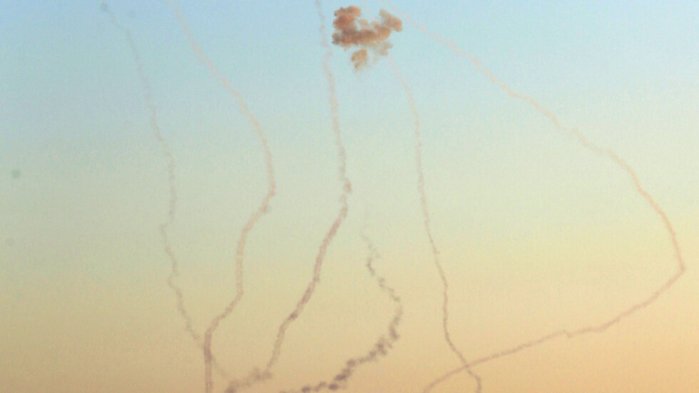 وسائل إعلام: دوي صافرات الإنذار في مستوطنات شمال إسرائيل إثر إطلاق رشقة صاروخية كبيرة من لبنان-فيديو