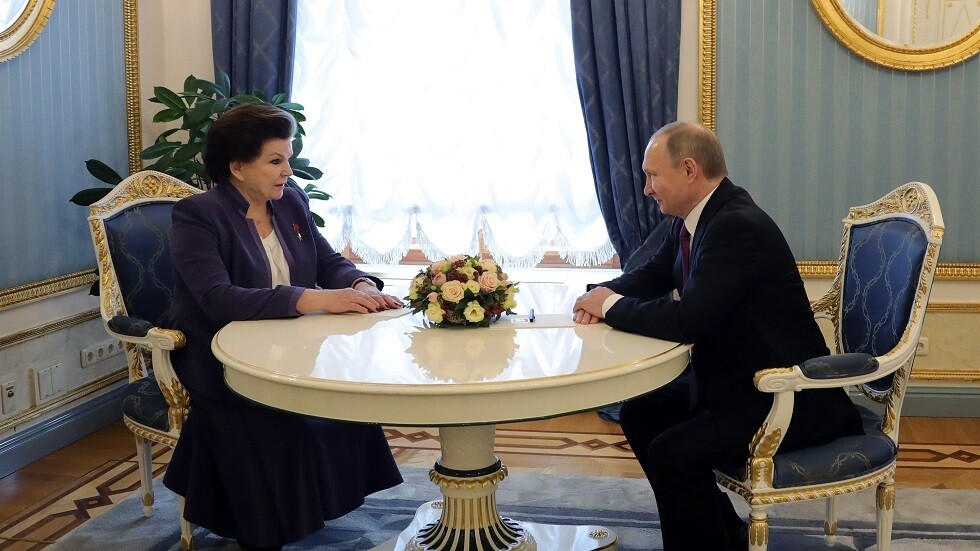 بوتين يهنئ أول رائدة فضاء في العالم بعيد ميلادها الـ 87