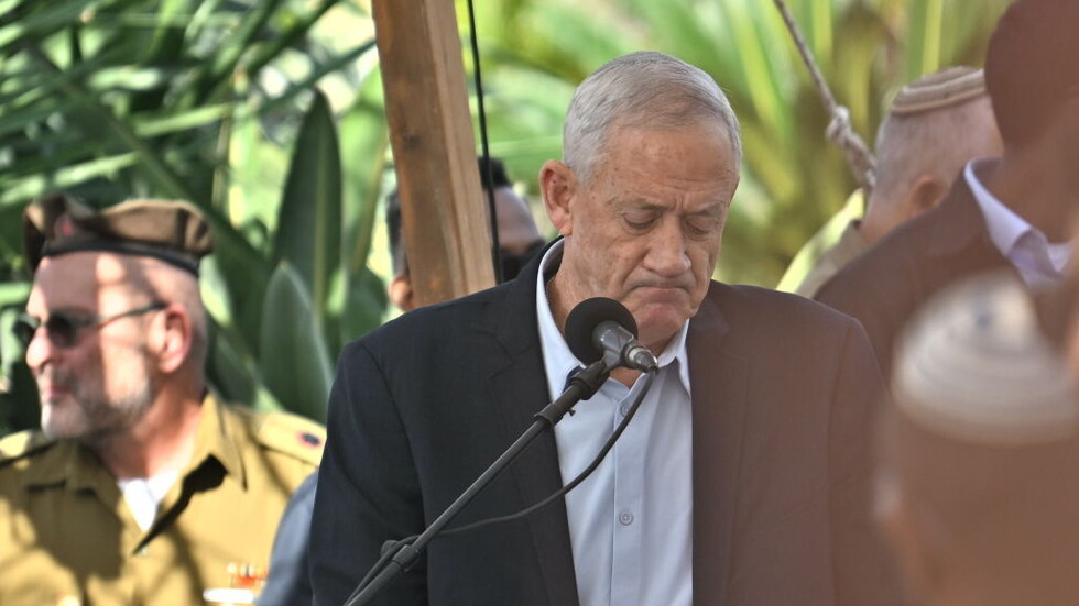 تقرير: مكتب نتنياهو عرّض غانتس لخطر المحاكمة والاعتقال في بريطانيا