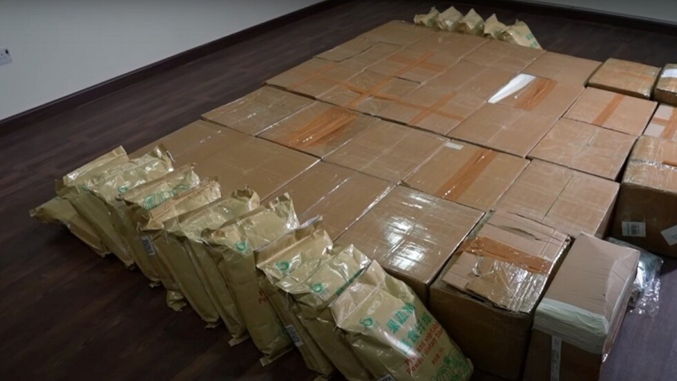 القبض على 3 أشخاص بحوزتهم أكثر من 3 ملايين قرص "لاريكا" في عملية مشتركة بين الإمارات والكويت