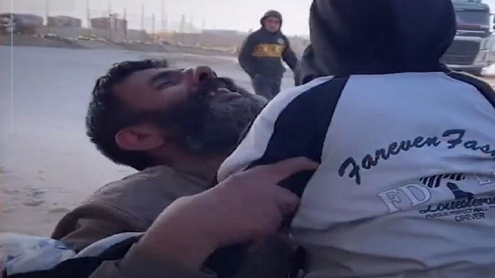 بعد 91 يوما من الفراق.. أب غزاوي ينفجر بالبكاء لحظة رؤية طفله