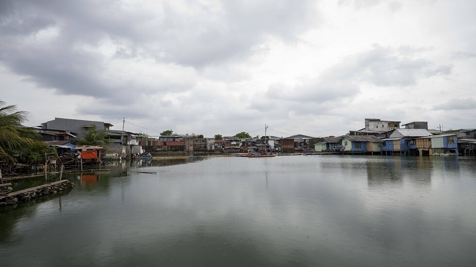 قتلى ومفقودون في جزيرة سومطرة الإندونيسية جراء سيول وانهيارات أرضية