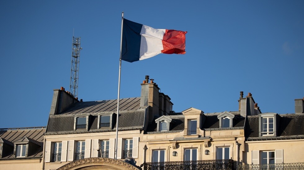 "بوليتيكو": فرنسا تعتزم إنشاء تحالف من الدول المستعدة لإرسال قوات إلى أوكرانيا