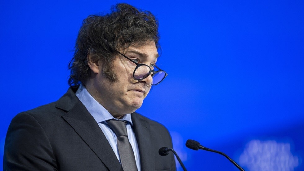 رئيس الأرجنتين يتراجع عن قراره بزيادة راتبه ورواتب كبار المسؤولين