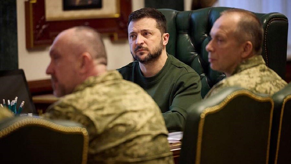 قائد القوات الأوكرانية يقترح "مضاعفة المدفوعات للجنود من أجل تحفيزهم على القتال"