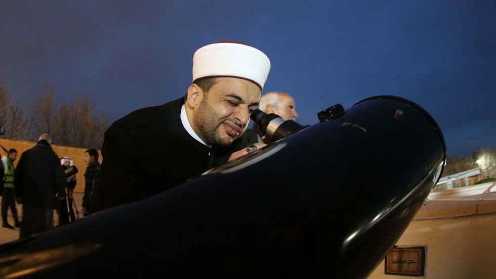 سعودي يشارك الأردنيين تندرهم على 