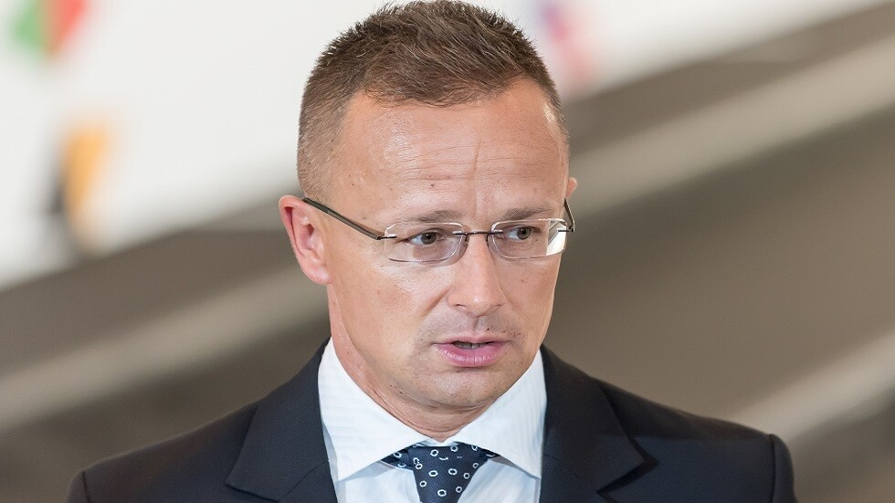 وزير خارجية هنغاريا: أوروبا ستغير موقفها من أحداث أوكرانيا حال فوز ترامب