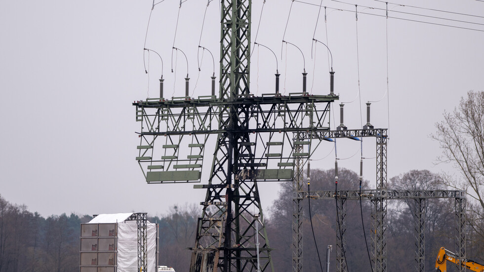 ألمانيا.. عودة التيار الكهربائي إلى مصنع "تسلا" بعد انقطاعه بسبب حريق متعمد