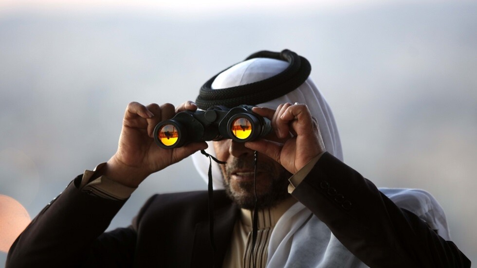 الأردن.. خبير فلك يفسر سبب رؤية الهلال كبير الحجم يوم أمس الاثنين