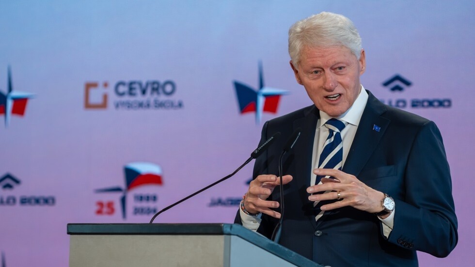 بيل كلينتون يستذكر "استثمارا جيدا ومخاطرة ذكية" قام بها "الناتو" والقانون التأسيسي بين الحلف وروسيا