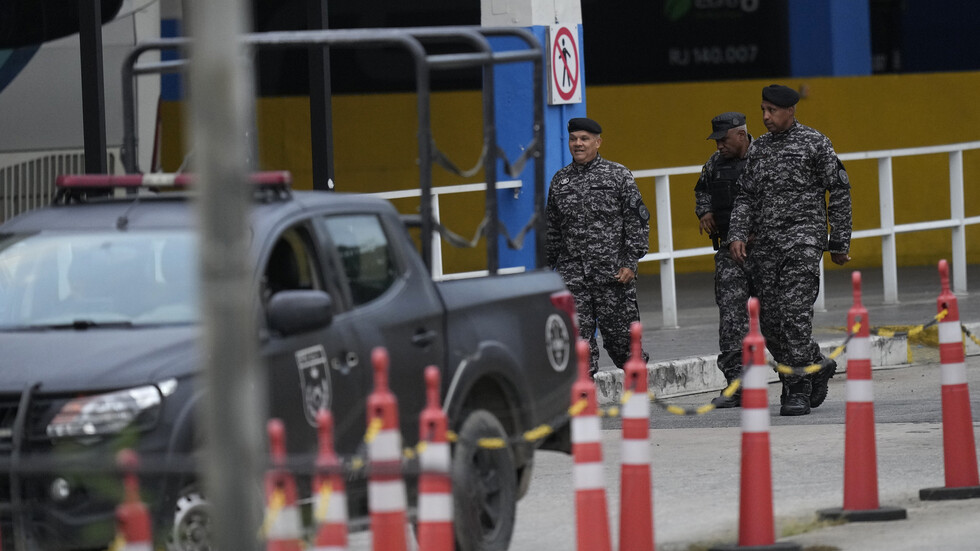 البرازيل.. مسلح يستسلم للشرطة بعد احتجازه رهائن لساعات على متن حافلة