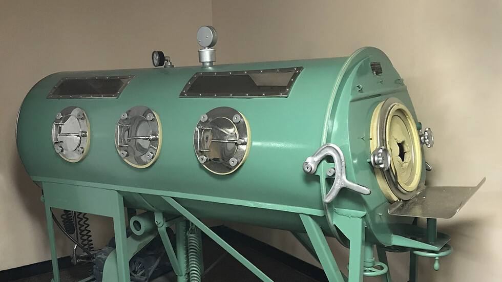 عاش أكثر من 70 عاما في "رئة حديدية".. وفاة أمريكي أذهل الأطباء بنجاته من مرض قاتل