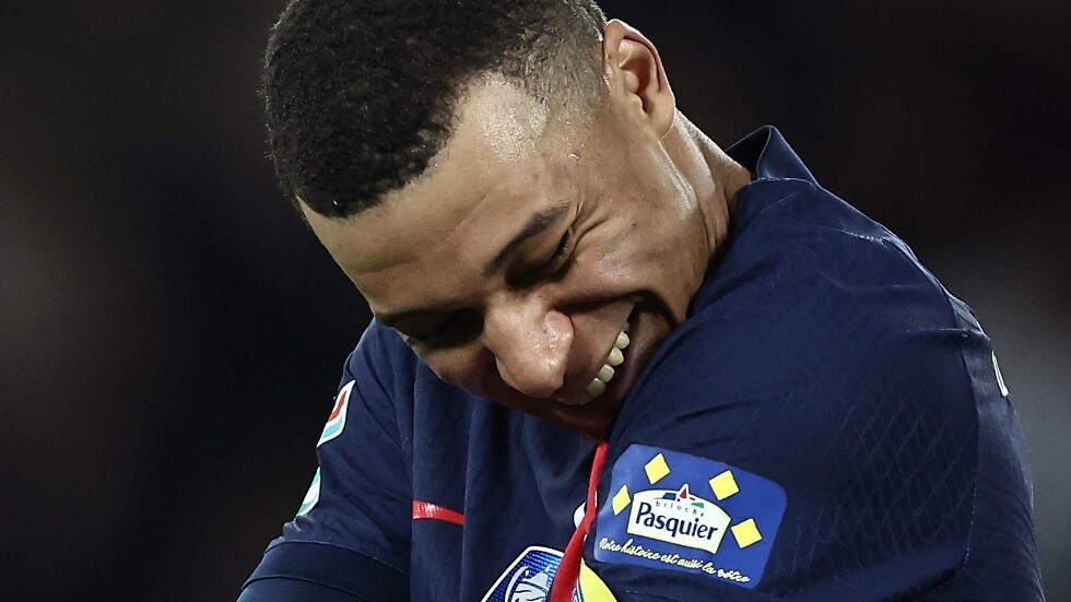 مبابي يقاضي مطعما بسبب