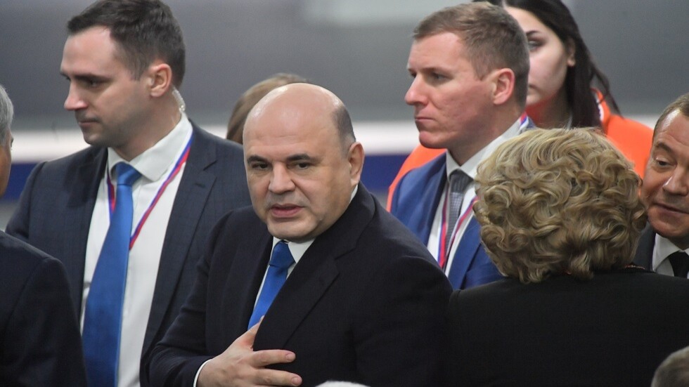 ميشوستين وزاخاروفا يدليان بصوتيهما في الانتخابات الرئاسية الروسية (فيديو)