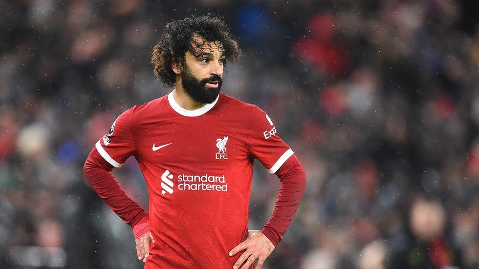 بين السخرية والدعم.. محمد صلاح يثير الجدل بإطلالة في زي 