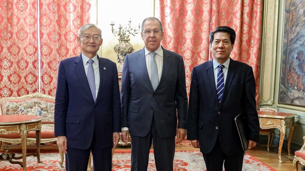 لافروف يؤكد للمبعوث الصيني "انفتاح روسيا على حل تفاوضي" في أوكرانيا