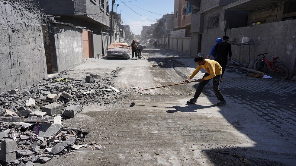 القناة 14 العبرية: تعليمات للفريق الإسرائيلي المفاوض في الدوحة بعدم الموافقة على وقف النار