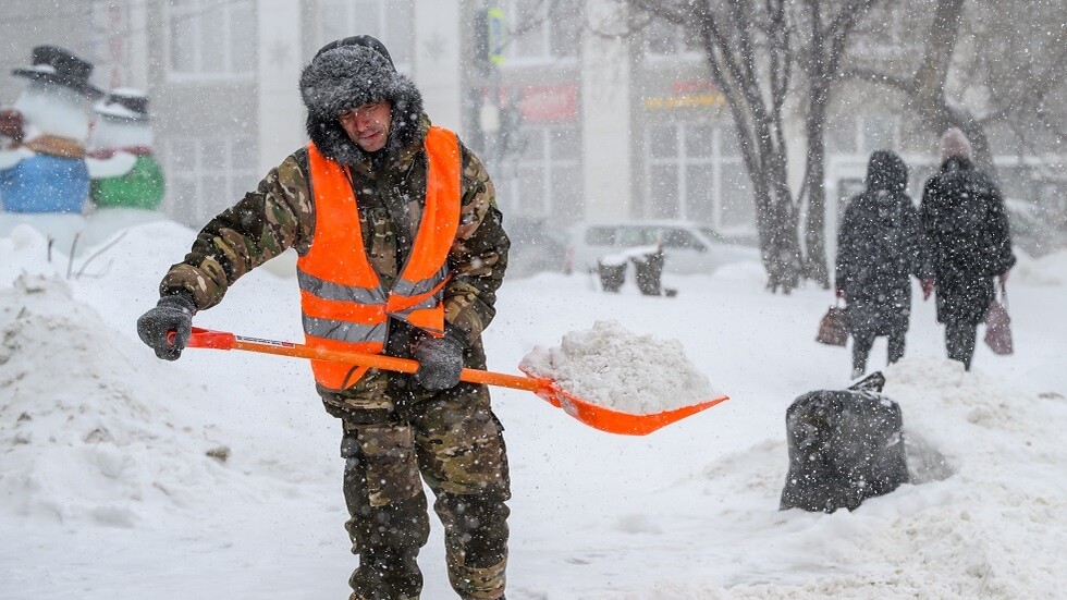 روسيا.. الأحوال الجوية تعيق قطر سفينة تعطلت قرب سخالين على متنها 35 شخصا