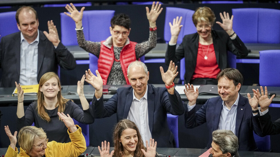 البرلمان الألماني يرحب بأول نائبة صماء