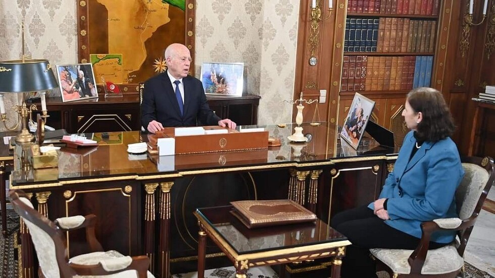 قيس سعيد: سنطهر الخطوط التونسية والتفويت لن يتم لا في الأرض ولا في السماء (فيديو)