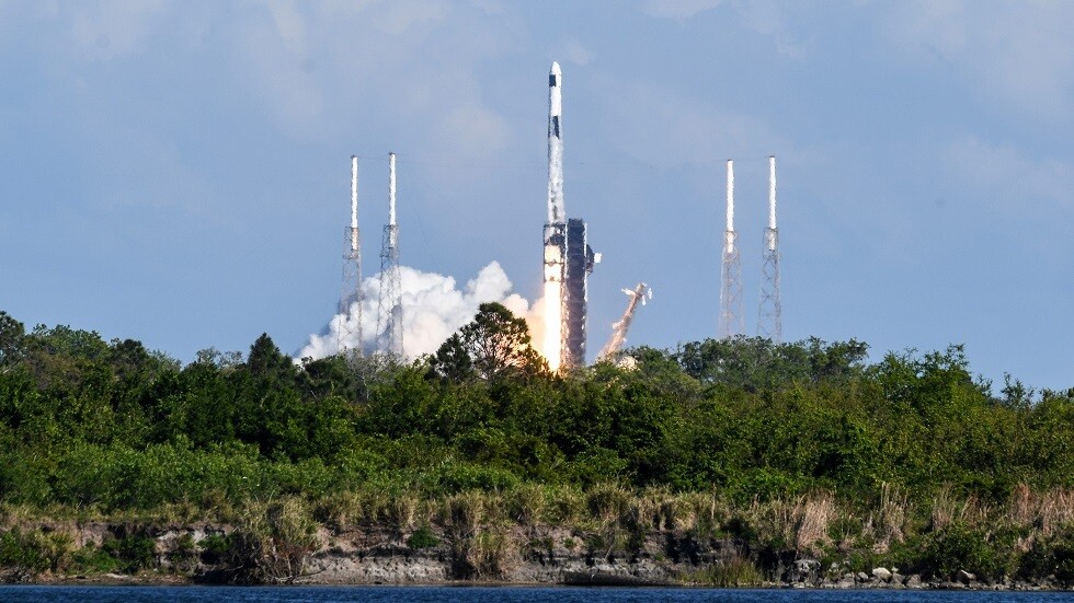 "سبيس إكس" ترسل مركبة شحن إلى المحطة الفضائية (فيديو)