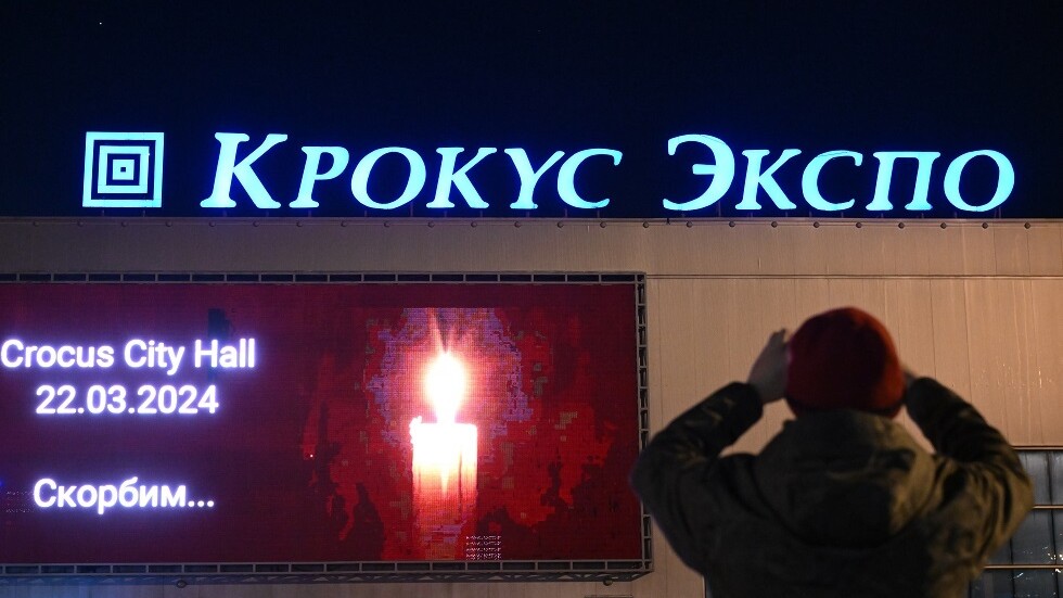 فيديو جديد من شاهد عيان يظهر عملية اقتحام الإرهابيين لمبنى "كروكوس" وإطلاق النار عشوائيا على الناس