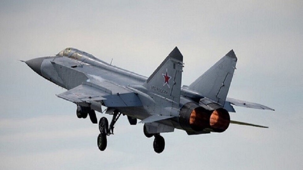 "ميغ 31" الروسية تمنع قاذفتين استراتيجيتين أمريكيتين من انتهاك أجواء البلاد فوق بحر بارنتس