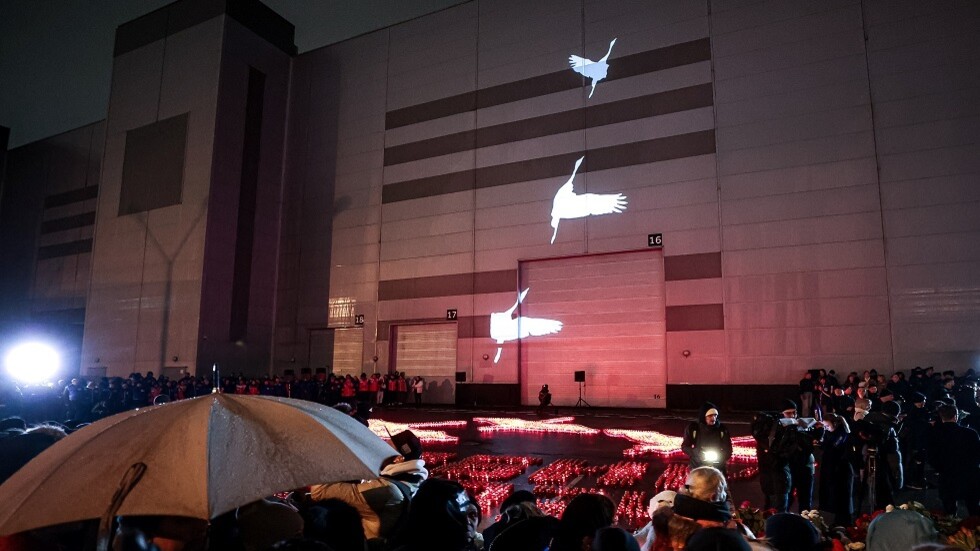 سيدة تبحث عن صديقتها بين ضحايا هجوم "كروكوس" الإرهابي