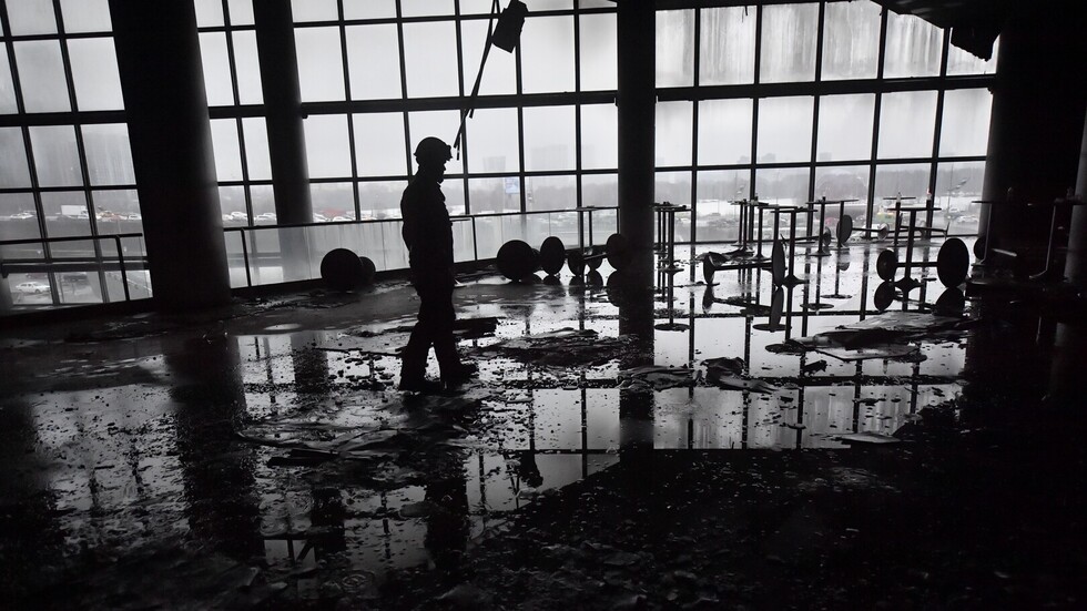 لايزال التحقيق جاريا.. العثور على معدات التحضير لهجوم "كروكوس" في شقة منفذي العملية الإرهابية