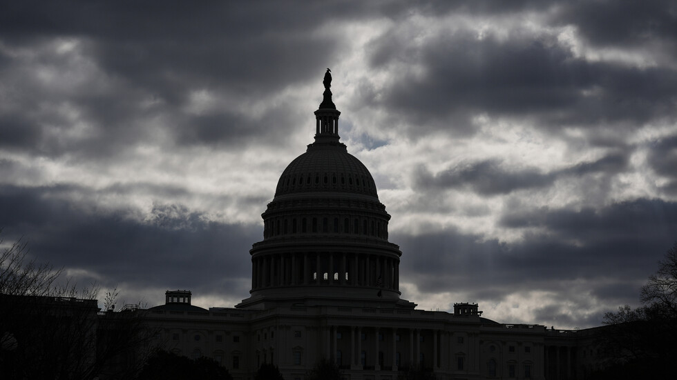 "بوليتيكو":  300 مليون دولار خصصتها واشنطن لأوكرانيا الآن أنفقت قبل أشهر من استلامها