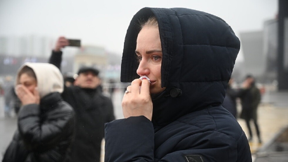 شاب على كرسي متحرك يحمي بجسده صديقته من رصاص إرهابيي هجوم "كروكوس"