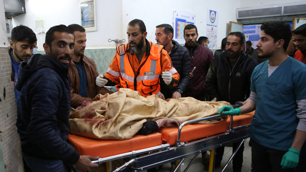 مقتل 30 فلسطينيا بقصف إسرائيلي استهدف منزلا بمحيط مجمع الشفاء