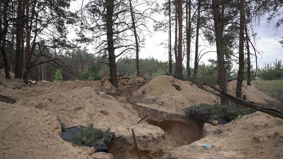 القوات الأوكرانية تعزز تحصيناتها العسكرية في محيط كييف